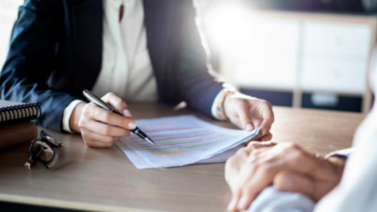 How do I choose a lawyer for a truck accident case?