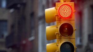 Can use your cell phone at the red light in California?